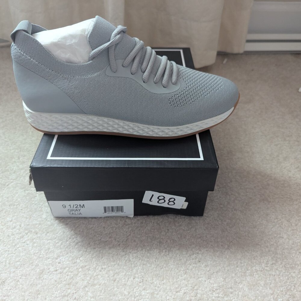 NWT Urban Sport by J/Slides Gray Talia Stretch Knit Sneakers - Women's 9.5M